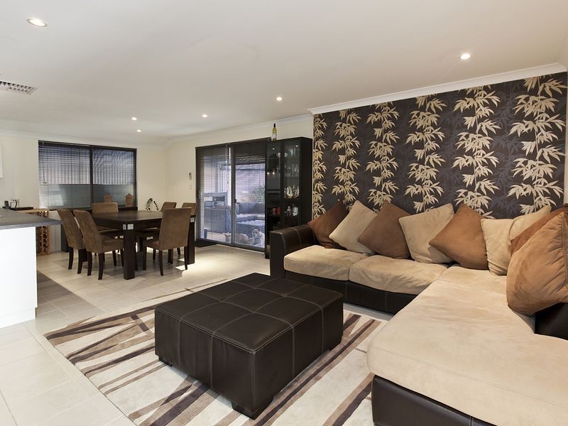 6 Ravenglass Crescent, Waikiki WA 6169