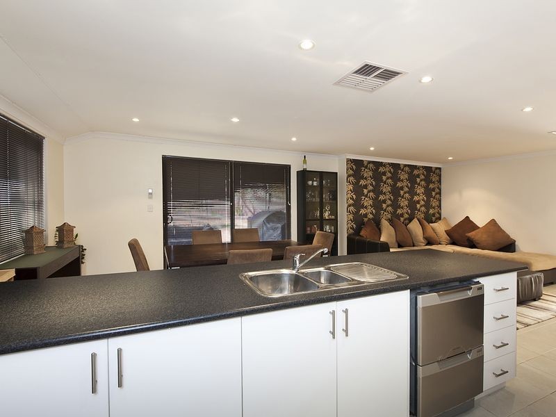6 Ravenglass Crescent, Waikiki WA 6169