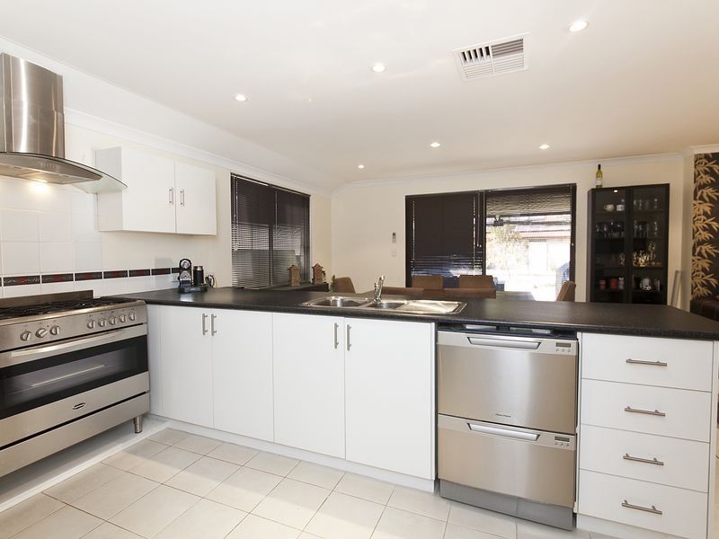 6 Ravenglass Crescent, Waikiki WA 6169