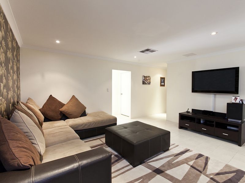 6 Ravenglass Crescent, Waikiki WA 6169