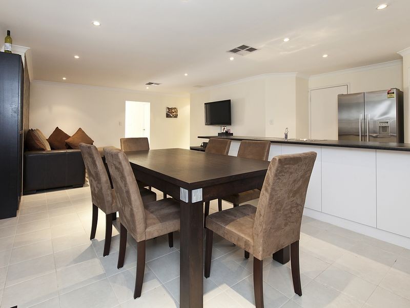6 Ravenglass Crescent, Waikiki WA 6169