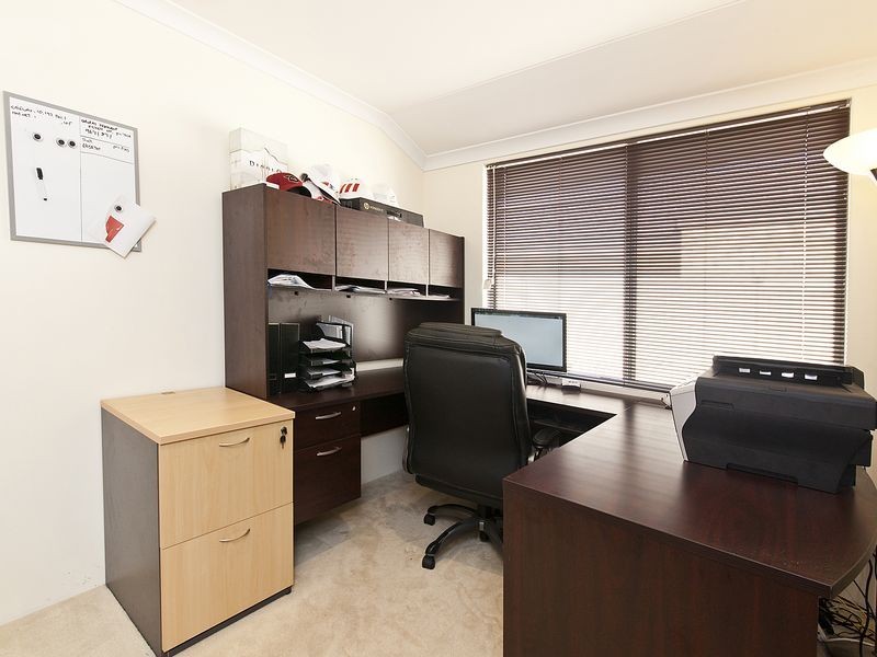 6 Ravenglass Crescent, Waikiki WA 6169