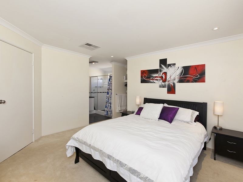 6 Ravenglass Crescent, Waikiki WA 6169