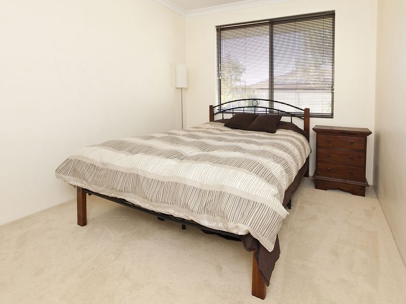 6 Ravenglass Crescent, Waikiki WA 6169