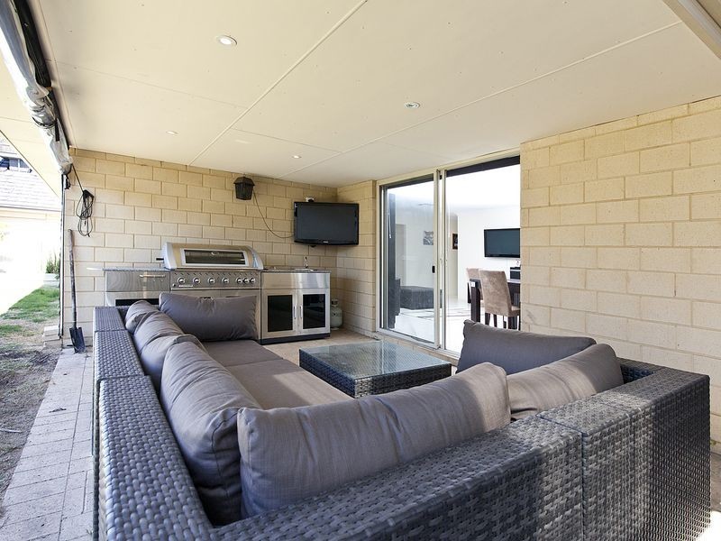 6 Ravenglass Crescent, Waikiki WA 6169