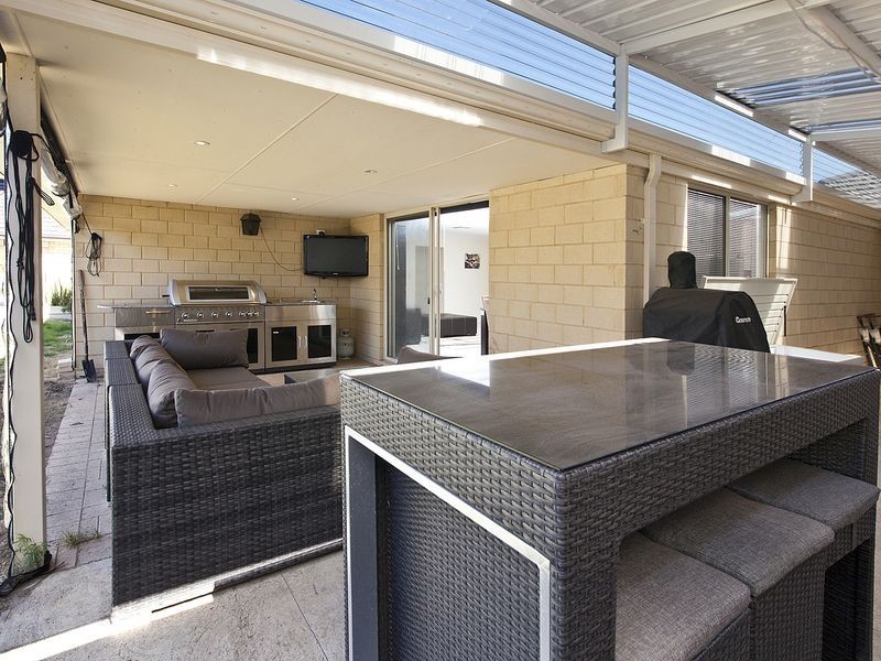 6 Ravenglass Crescent, Waikiki WA 6169