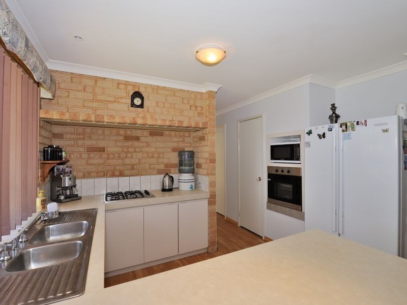 24 Coran Gardens, Warnbro WA 6169