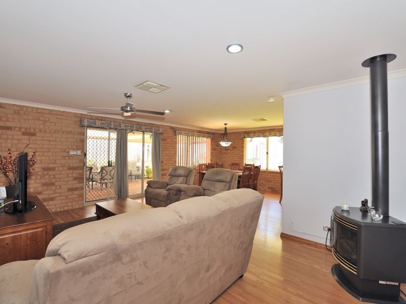 24 Coran Gardens, Warnbro WA 6169