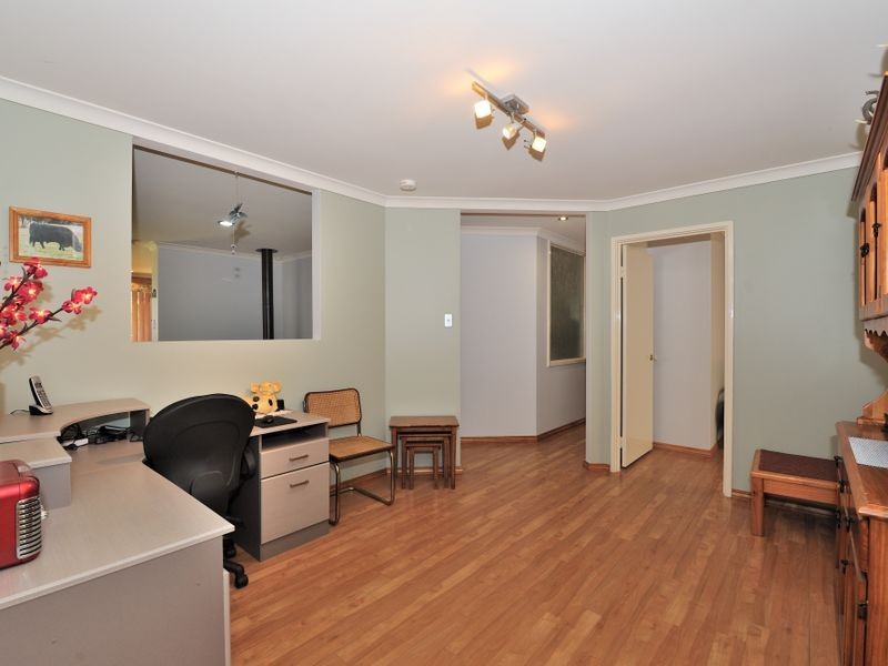 24 Coran Gardens, Warnbro WA 6169