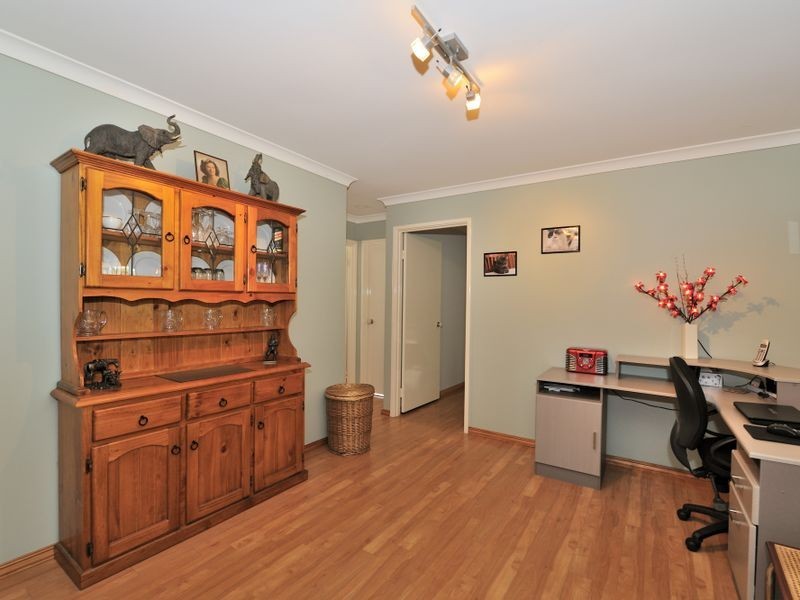 24 Coran Gardens, Warnbro WA 6169