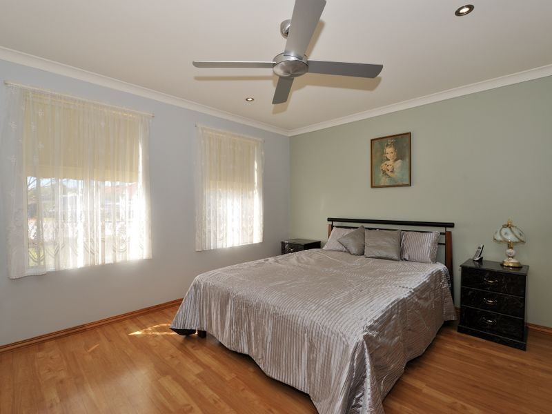 24 Coran Gardens, Warnbro WA 6169