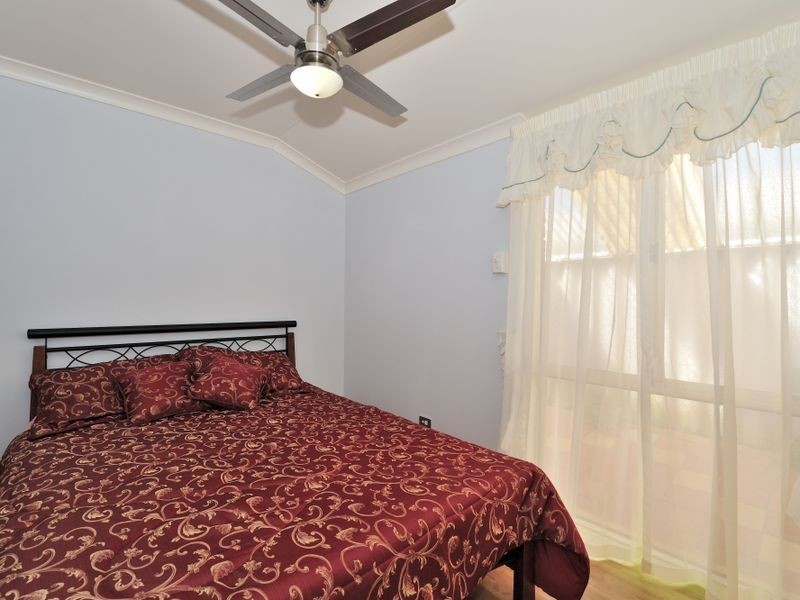 24 Coran Gardens, Warnbro WA 6169