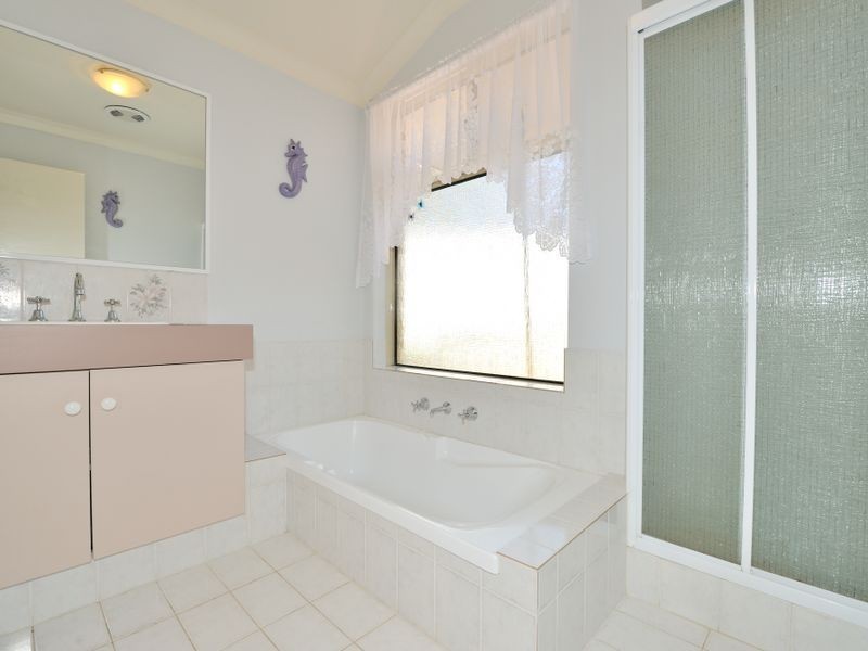 24 Coran Gardens, Warnbro WA 6169