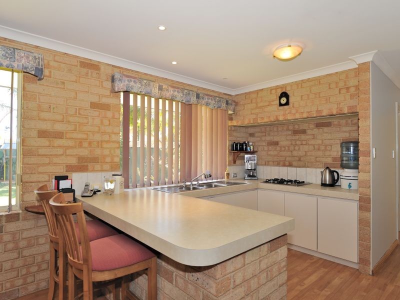 24 Coran Gardens, Warnbro WA 6169
