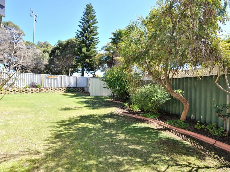 24 Coran Gardens, Warnbro WA 6169