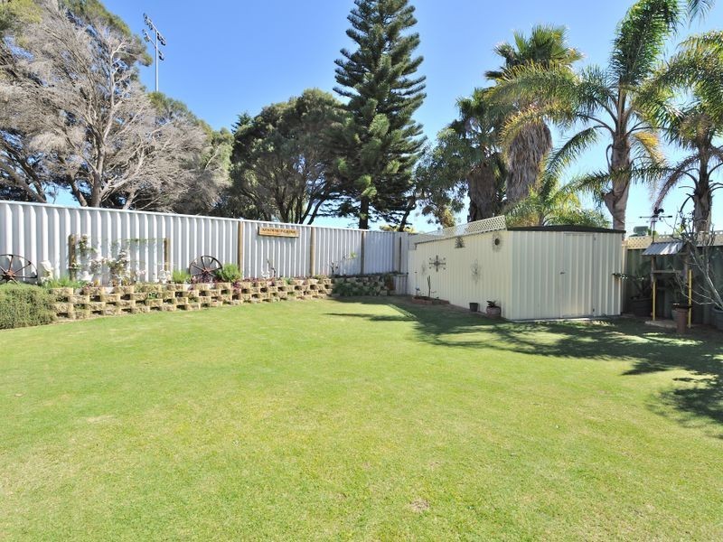 24 Coran Gardens, Warnbro WA 6169