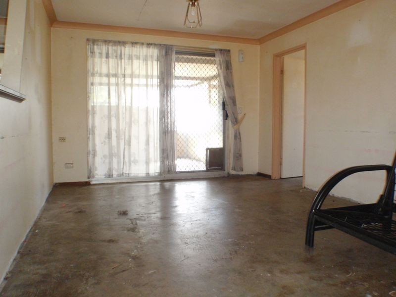 13 Cambridge Crescemt, Cooloongup WA 6168