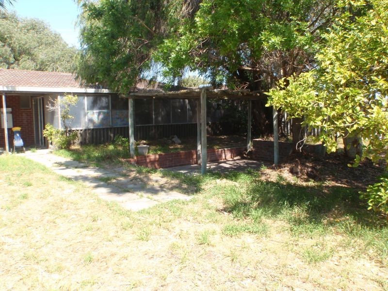 13 Cambridge Crescemt, Cooloongup WA 6168