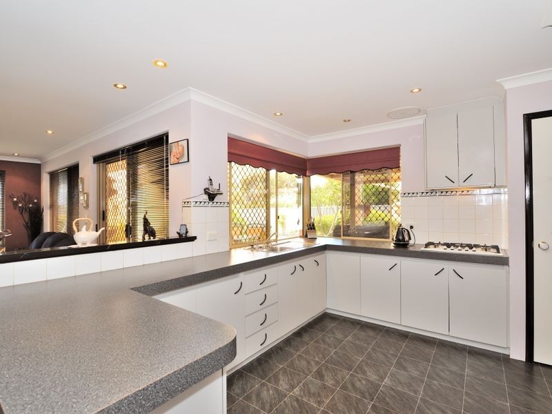 18 Hazlett Place, Waikiki WA 6169