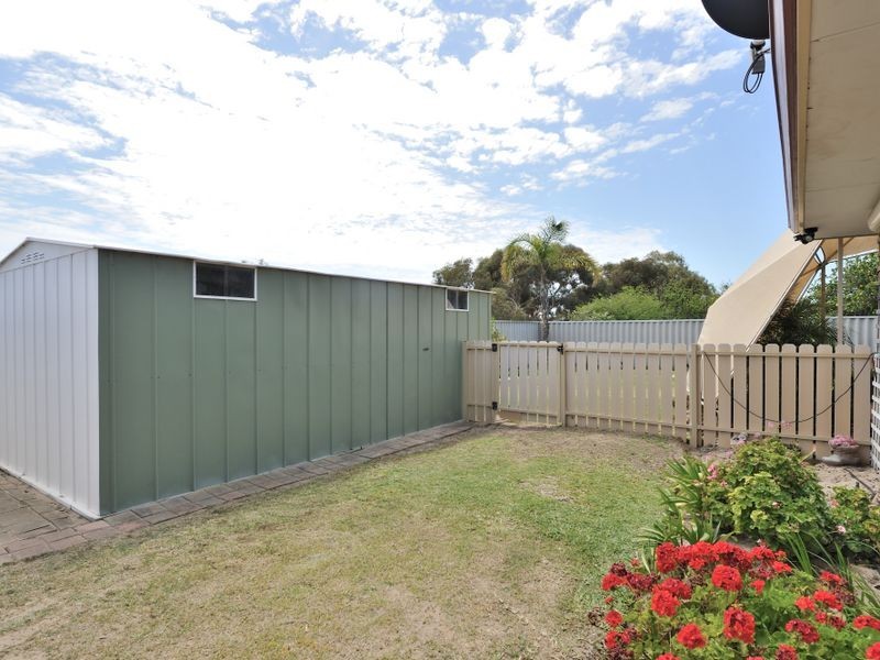 18 Hazlett Place, Waikiki WA 6169