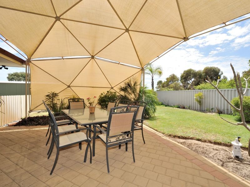 18 Hazlett Place, Waikiki WA 6169