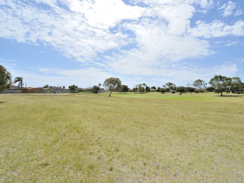 18 Hazlett Place, Waikiki WA 6169