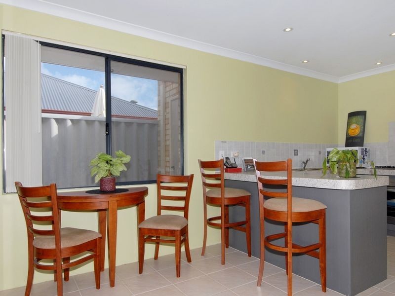 9/6 Bristol Street, Warnbro WA 6169