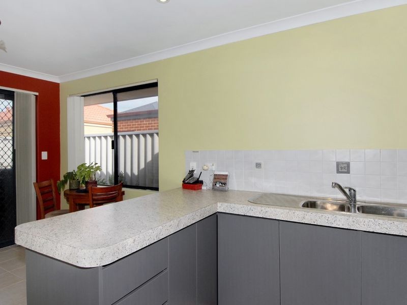 9/6 Bristol Street, Warnbro WA 6169