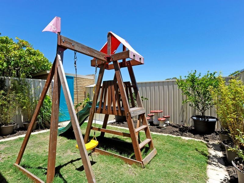 8/11 Merope Close, Rockingham WA 6168