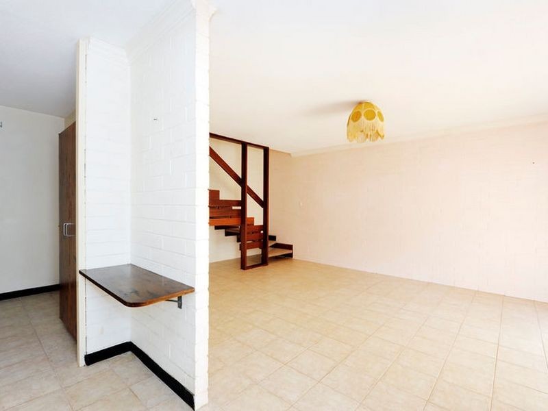 8/13 Merope Close, Rockingham WA 6168