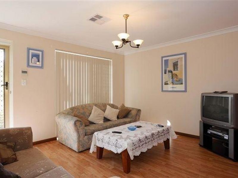 2/11 Bell Street, Rockingham WA 6168