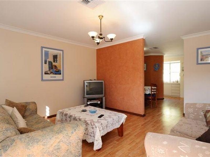 2/11 Bell Street, Rockingham WA 6168