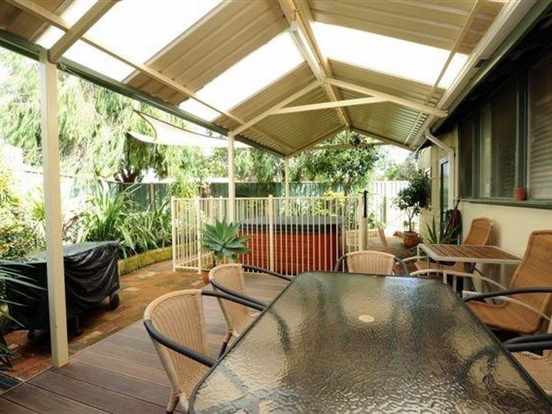 2 William Street, Rockingham WA 6168