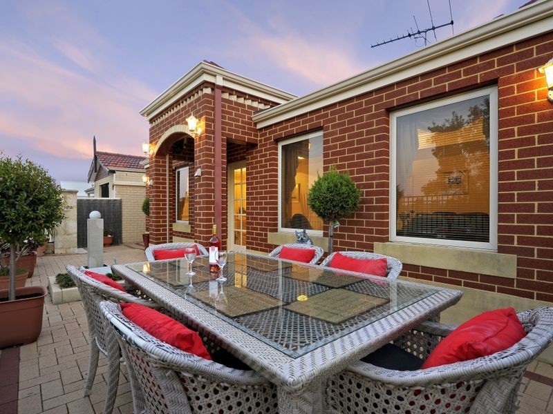 8 Verin Lane, Port Kennedy WA 6172