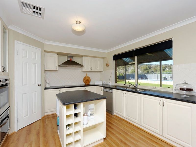 7 Scarpview Drive, Serpentine WA 6125
