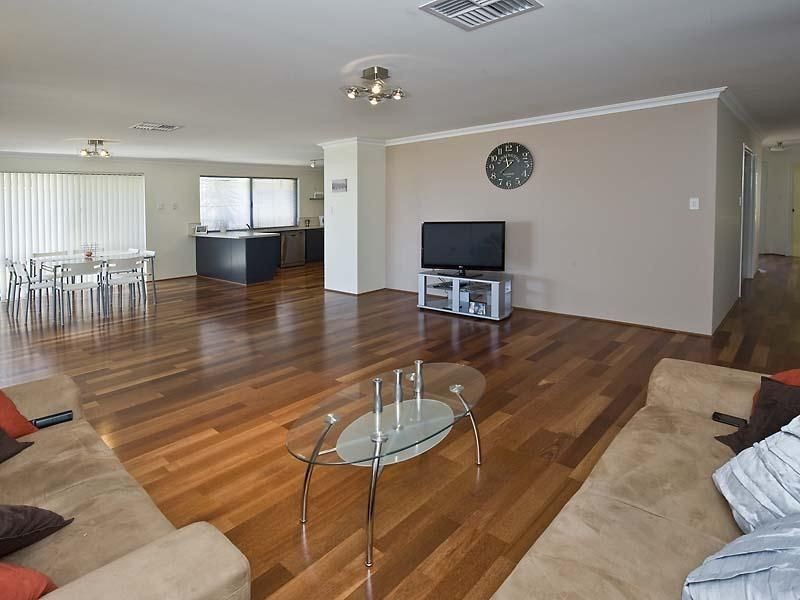 17 Arrowwood Loop, Secret Harbour WA 6173