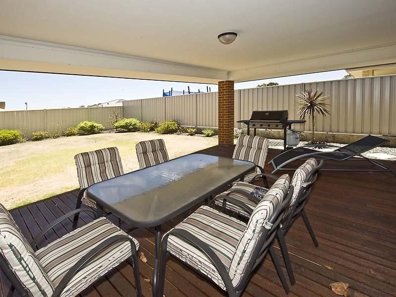 17 Arrowwood Loop, Secret Harbour WA 6173