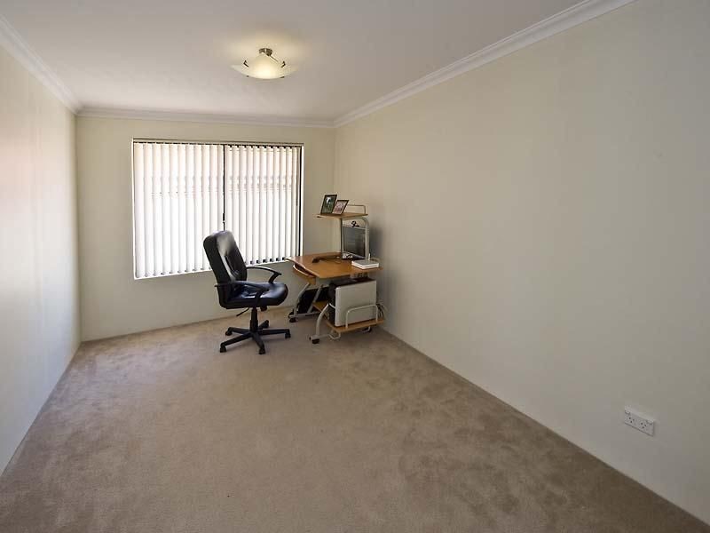 17 Arrowwood Loop, Secret Harbour WA 6173