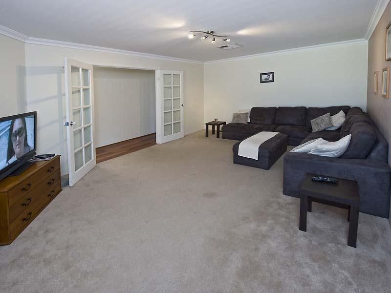 17 Arrowwood Loop, Secret Harbour WA 6173