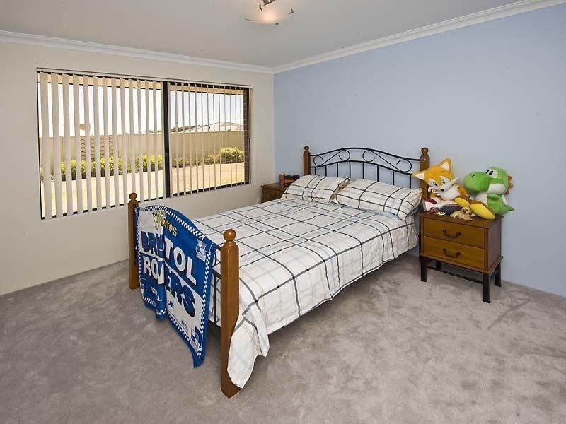 17 Arrowwood Loop, Secret Harbour WA 6173