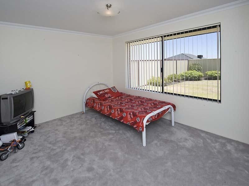 17 Arrowwood Loop, Secret Harbour WA 6173