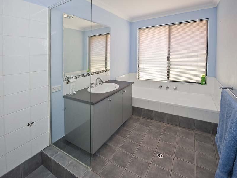 17 Arrowwood Loop, Secret Harbour WA 6173