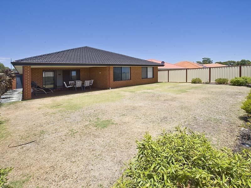 17 Arrowwood Loop, Secret Harbour WA 6173