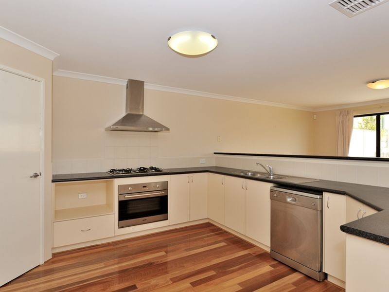 38 Bancoura Parkway, Secret Harbour WA 6173