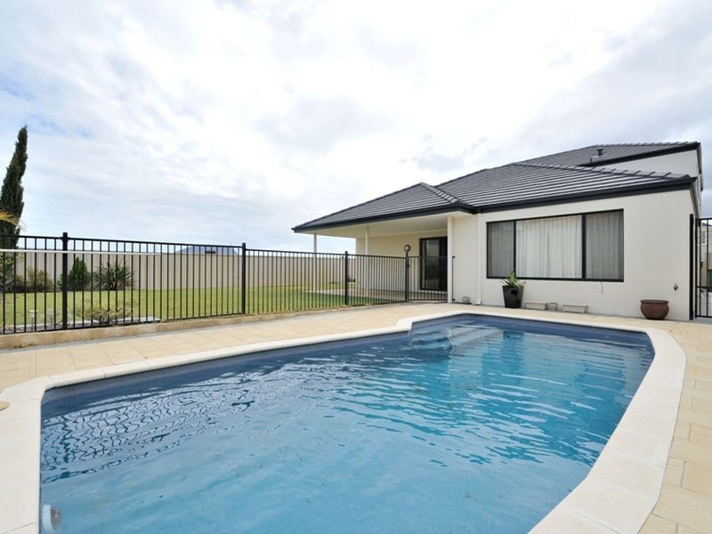 38 Bancoura Parkway, Secret Harbour WA 6173