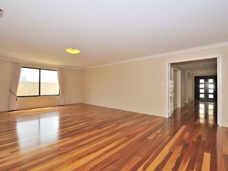 38 Bancoura Parkway, Secret Harbour WA 6173