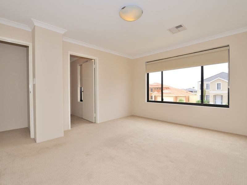 38 Bancoura Parkway, Secret Harbour WA 6173