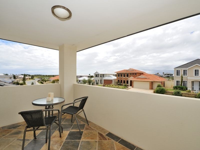 38 Bancoura Parkway, Secret Harbour WA 6173