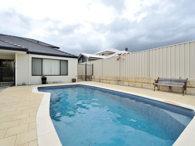 38 Bancoura Parkway, Secret Harbour WA 6173