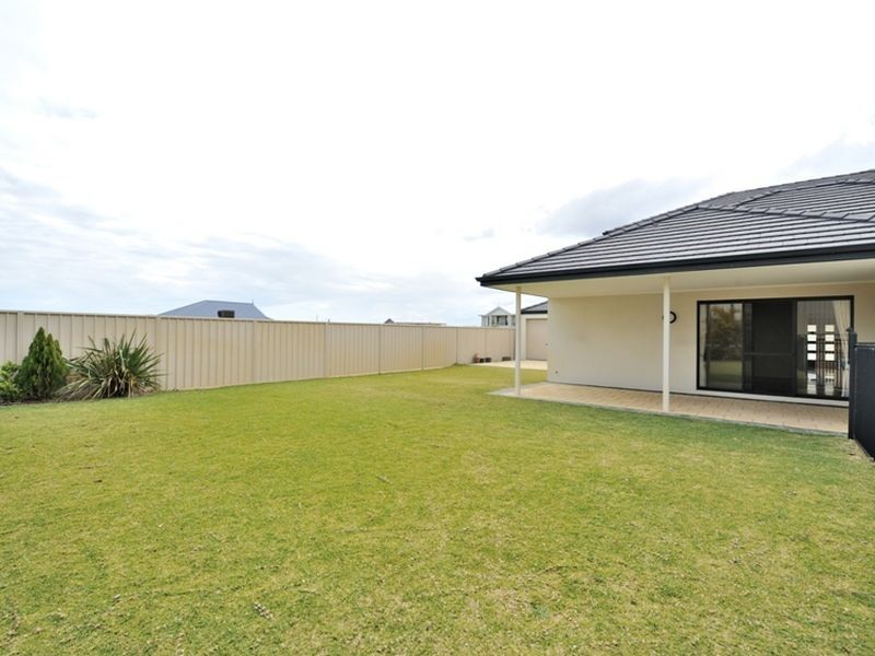 38 Bancoura Parkway, Secret Harbour WA 6173